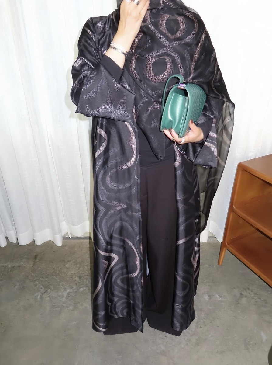 عباية ميوز من مجموعة ABAYA AESTHETIC