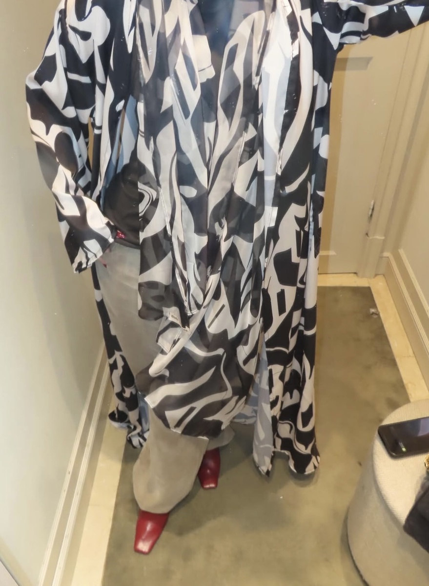 عباية ماربل ڤيل من مجموعة ABAYA AESTHETIC