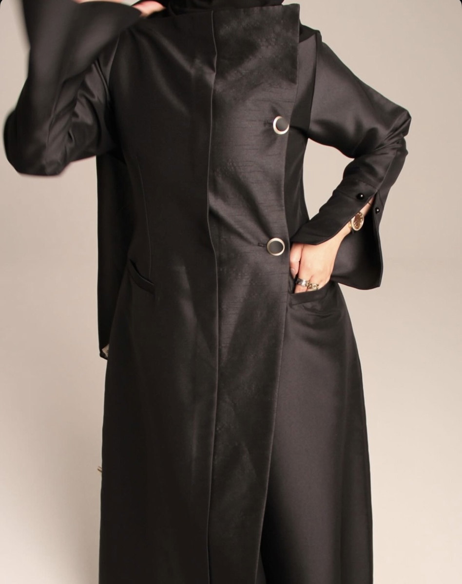 عباية سليك من مجموعة ABAYA AESTHETIC