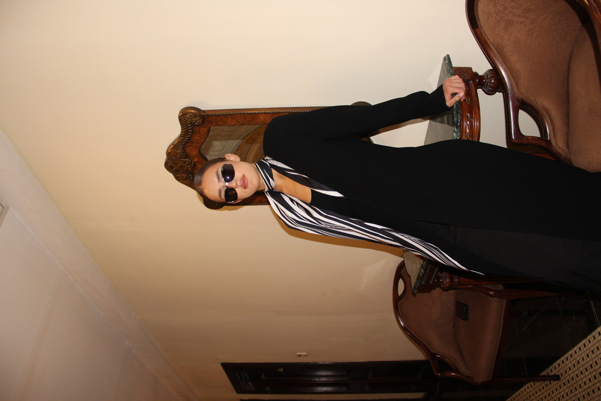 عباية سترايب ووراب من مجموعة ABAYA AESTHETIC